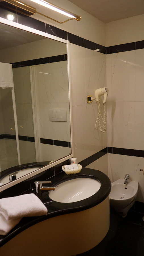 Lavabo, bidé y set de cortesía